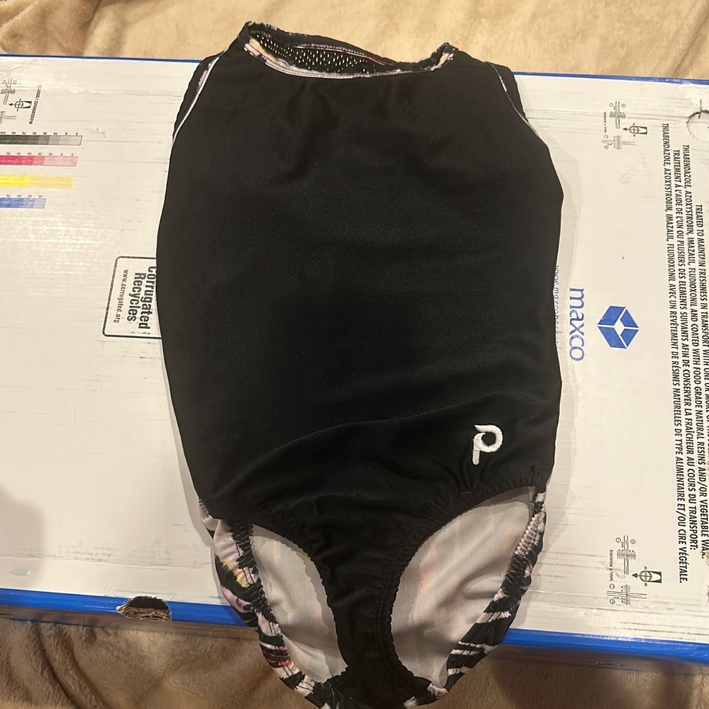 PLUM practice wear gymnast Leo